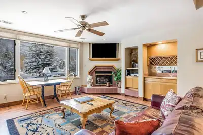 Image de Second Floor Condo with Shared Pool and Hot Tub, Fast WiFi, and Gas Fireplace
