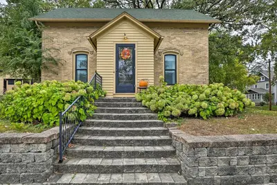 Image de Bright Clear Lake Getaway, 4 Blocks to Downtown!