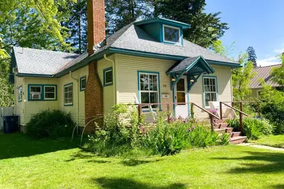 Image de Dt basecamp w/chef kitchen, yard & dog friendly