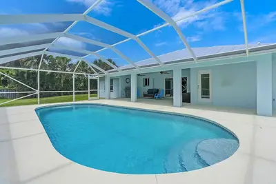 Image de Private Pool & Steps to Ocean: Island Beach House!