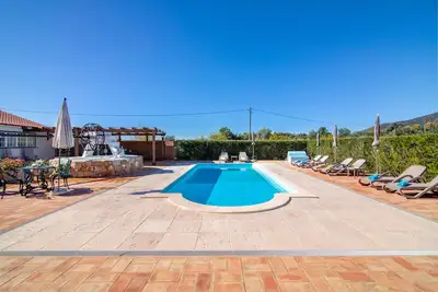 Image de Villa \"Oliva Al\" avec vue sur la nature, piscine, jardin, terrasse, Wi-Fi et climatisation.