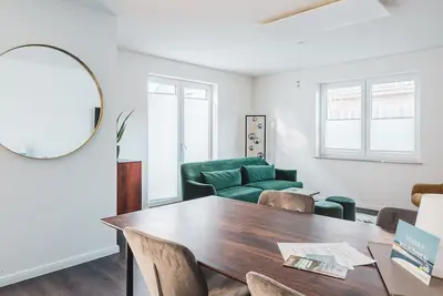 Image de Modern accommodation close to the beach.