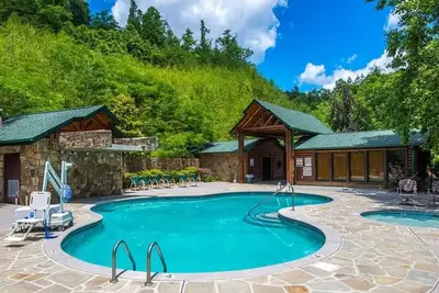 Image de Lazy Bear Lodge, Mtn Views, $1089 Free tickets each paid day, Dollywood and More