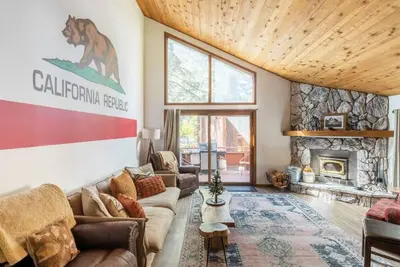 Image de Pet friendly nordic mountain escape-3 full bedrooms close to everything!