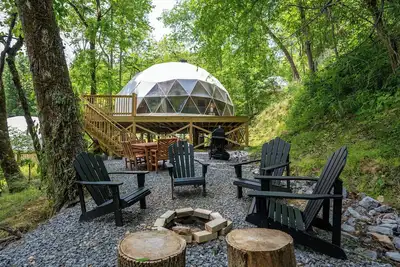 Image de 🎢⛈️ Riders on the Storm Dome by Glamp | Hot Tub🛁 | Outdoor Fire Pit 🔥