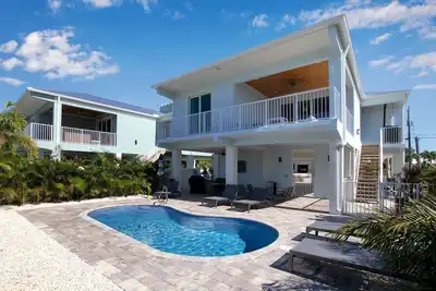 Image de Beautiful 4 Bedroom/3 Bath Home w/Private Pool, 40 ft. Dock near Sombrero Beach!