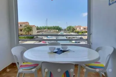 Image de Spacieux Studio Cabine, piscine l'été, parking sécurisé et attitré