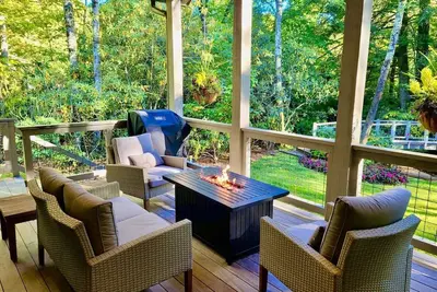 Image de Stroll to Town Harris Lake, covered deck, Fiber Optic Internet