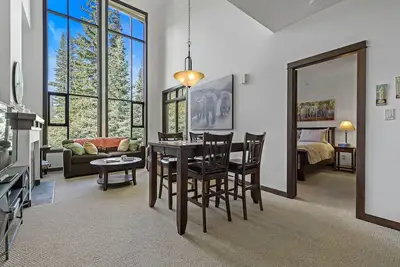 Image de Stunning, End Unit, 3 Bed, 2 Bath, Hot Tub, Golf Course View, True Ski in/Ski out!
