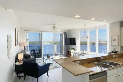Image de 2-bedroom condo w/ stunning lake and Disney views