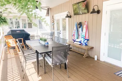 quiet & clean lakefront, private dock