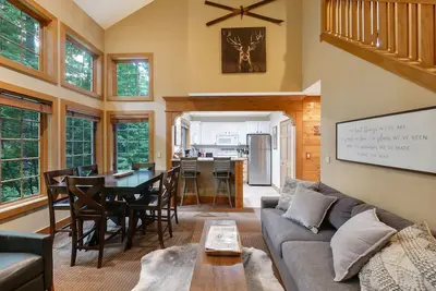 Image de Boyne Mountain Disciples Ridge Ski in/Ski out Lodge, 5 Bd/4ba - Sleeps up to 20