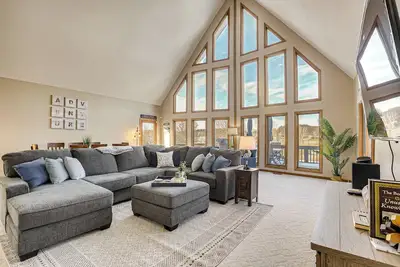 Image de Apple Valley Home, Shared Golf Course On-Site