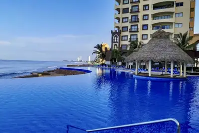 Image de Beachfront 2 Bedroom Condo In Las Gavias Resort - Sleeps 6