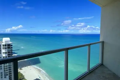 Image de Perfectly located oceanfront condo 2br + Den