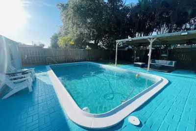 Image de Cozy Pool-House with 3 Bedrooms