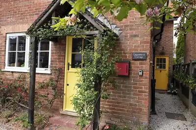 Image de Gingerbread Cottage, family friendly, with open fire in Canterbury