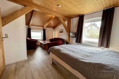 Image de Haus Hagelstein - Holiday apartment \"Iv-Feuerstein\" directly behind the dike!