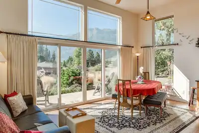 Image de Large Pet Friendly Home- Walkable to Downtown!