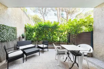 Image de Superbe studio avec son jardin privatif