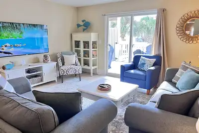 Image de Reduced rates! Family friendly beachfront community with 2 swimming pools!