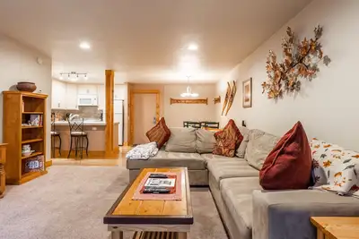 Image de Updated 1 bedrm 1 bath Summit H Building #95 condo Just steps to Eagle Lodge sleeps 4