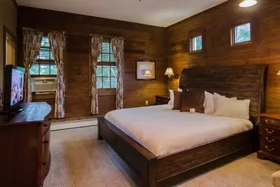 Image de Ground-level Spacious King Bed Room Bed&Breakfast in Downtown Shelburne! Bos