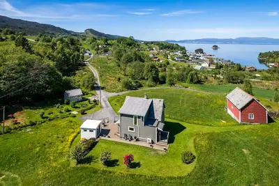 Image de Belle maison Ă Bjoa avec vue sur la mer