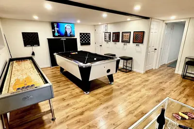 Image de Your Home Away From Home w/ Game Room and Hot Tub