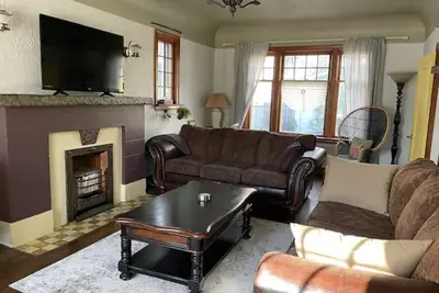 Image de Historic 5 Bedroom Character Home with Hot Tub