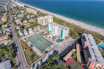 Image de 2br Ocean Front Condo - Excellent Cocoa Beach Location - Next To Pier