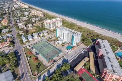 Image de 2br Ocean Front Condo - Excellent Cocoa Beach Location - Next To Pier