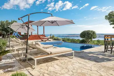 Image de Superbe maison à Stinica avec jacuzzi