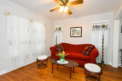 Image de Charming Home Five Minutes To The Beach, Very Close to the Aquarium & Lexington