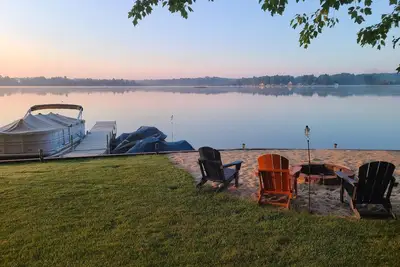 Image de Lakefront Living on \"Big Lake\" w/Private Dock