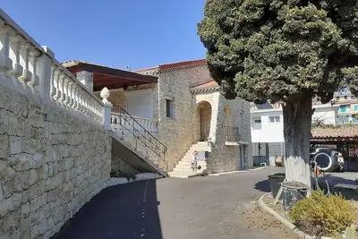 Image de Villa de charme à proximité de toutes les commodités