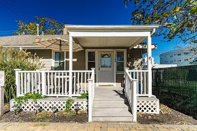 Image de 4 houses from the beach! Belmar Rear East Cottage