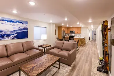 Image de Fantastic ski location! Beautiful, brand new 2 Br unit sleeps 6