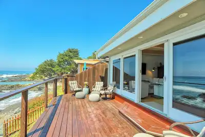 Image de Dreamy, Newly Renovated Home with an Ocean Panorama and Endless Sunsets.