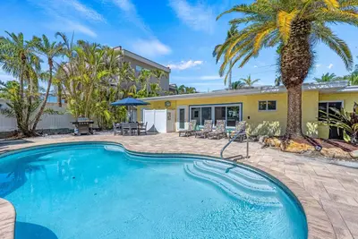 Image de Sandy Rocks | Ultimate Bundle: 2 Private Pet Friendly Homes, 2 Private Heated Pools, Walk to Beach!