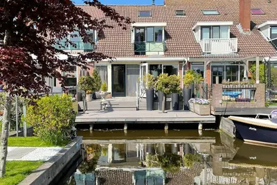 Image de This property is a true prime location in the Green Heart with waterfront terrace