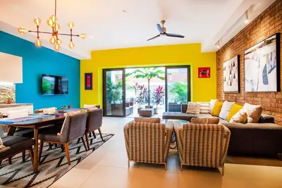 Image de Colorful & Modern Condo in Old Town | Pool, Gym