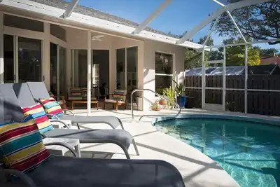 Image de :: Villa Oasis in the heart of Siesta Key with Pool::