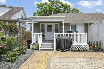 Image de 4 houses from the beach! Belmar Rear West Cottage