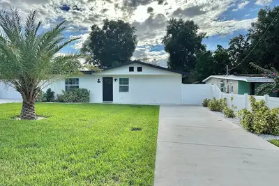 Image de 2 Bedrooms w Queen beds and 1 full sofa bed