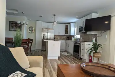 Image de Newly Renovated Waterfront Cottage