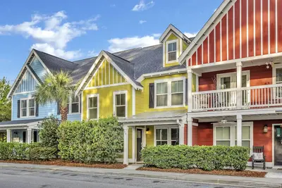 Image de - 3br Old Town Bluffton Townhome - Private Parking