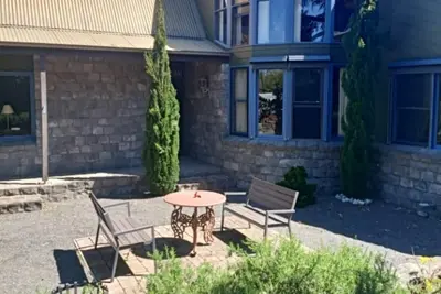Image de Beautiful Homestead on Two private acres