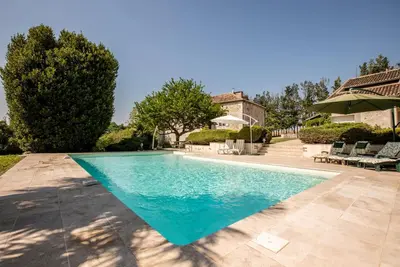 Gîte de charme avec piscine et parc-jardin