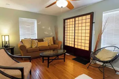 Columbia 3 level spacious townhome w/deck